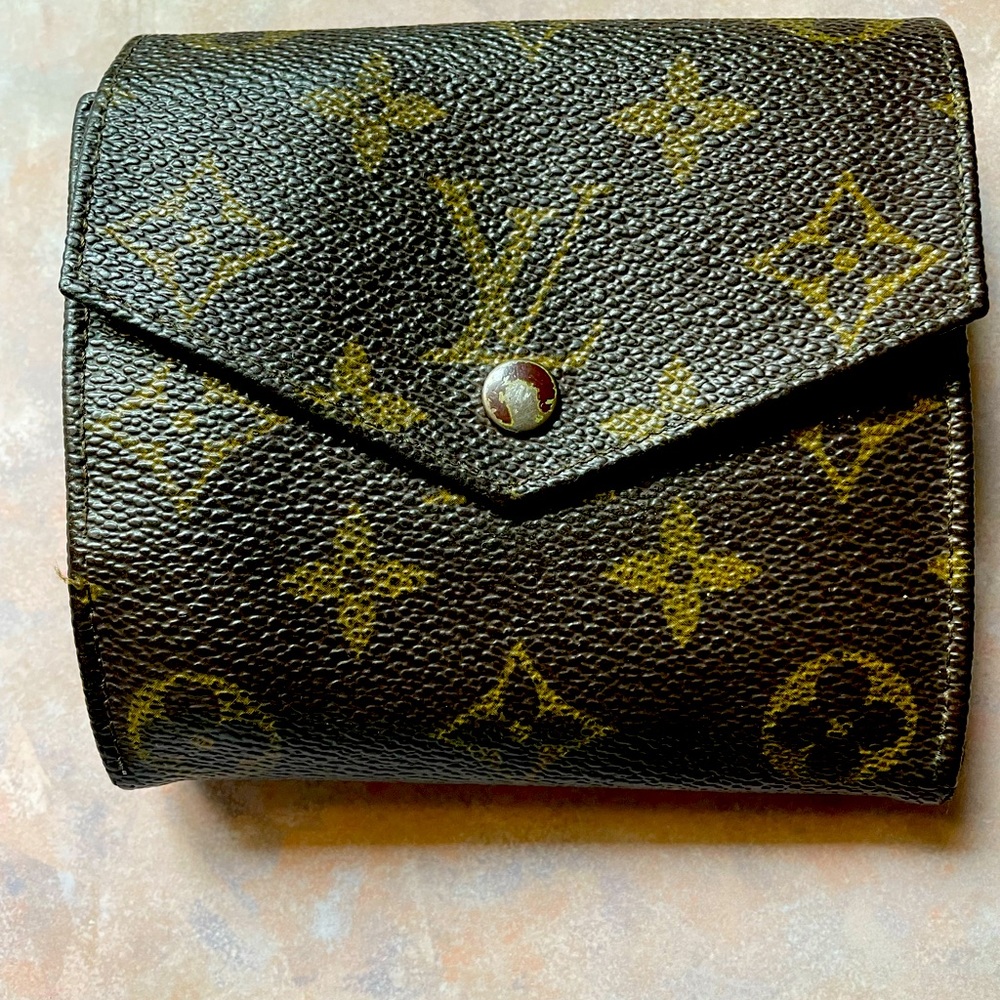 Louis Vuitton Monogram wallet. Unisex